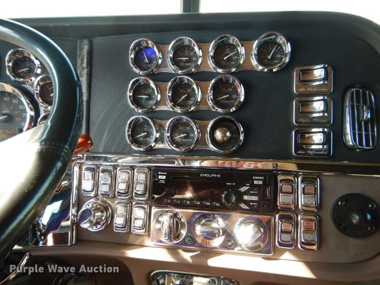 image for item DJ8813 2014 Peterbilt 388  semi truck