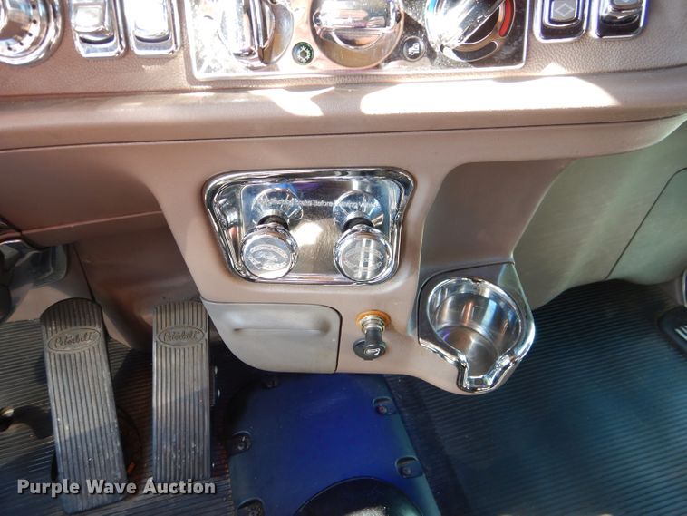 image for item DJ8813 2014 Peterbilt 388  semi truck