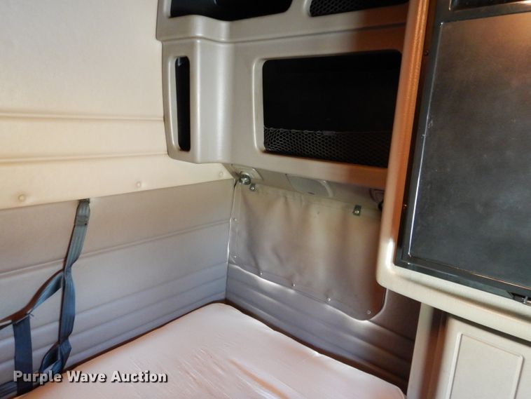 image for item DJ8813 2014 Peterbilt 388  semi truck