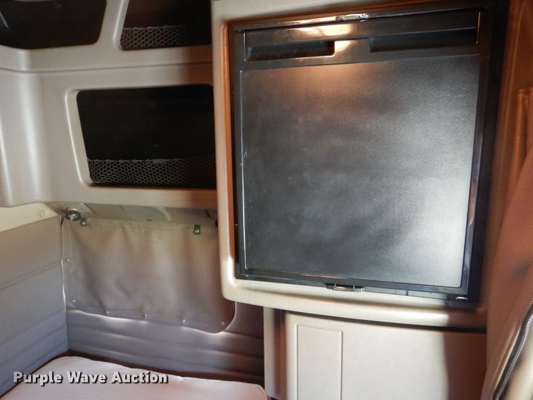 image for item DJ8813 2014 Peterbilt 388  semi truck