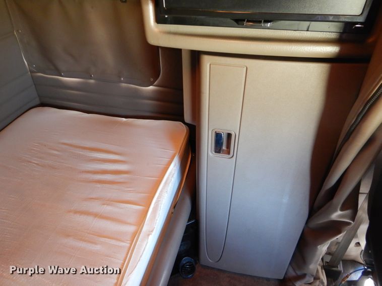 image for item DJ8813 2014 Peterbilt 388  semi truck