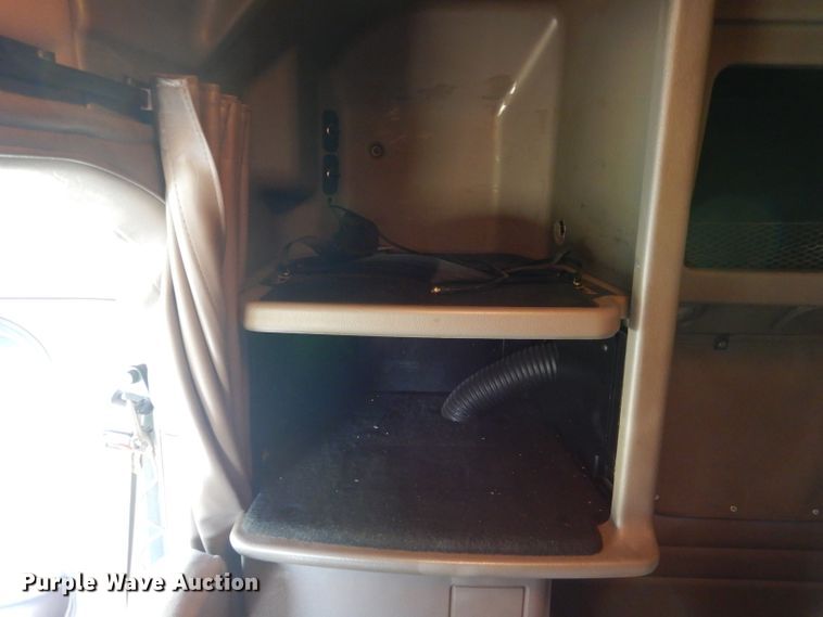 image for item DJ8813 2014 Peterbilt 388  semi truck