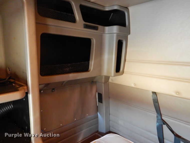 image for item DJ8813 2014 Peterbilt 388  semi truck