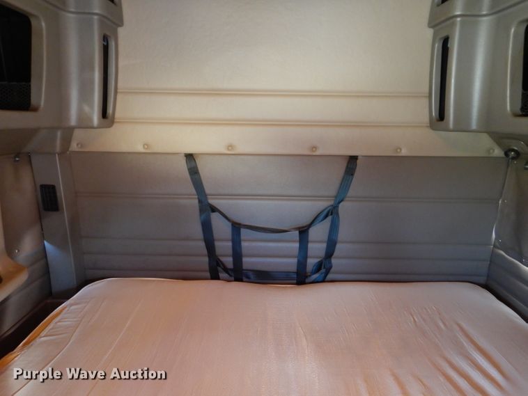 image for item DJ8813 2014 Peterbilt 388  semi truck