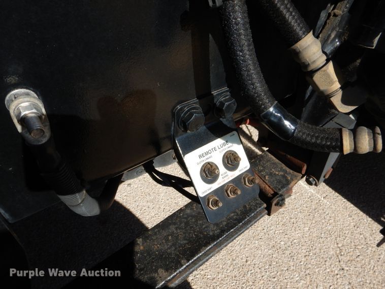 image for item DJ8813 2014 Peterbilt 388  semi truck