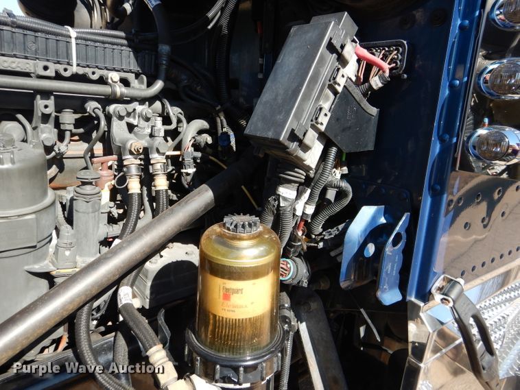 image for item DJ8813 2014 Peterbilt 388  semi truck