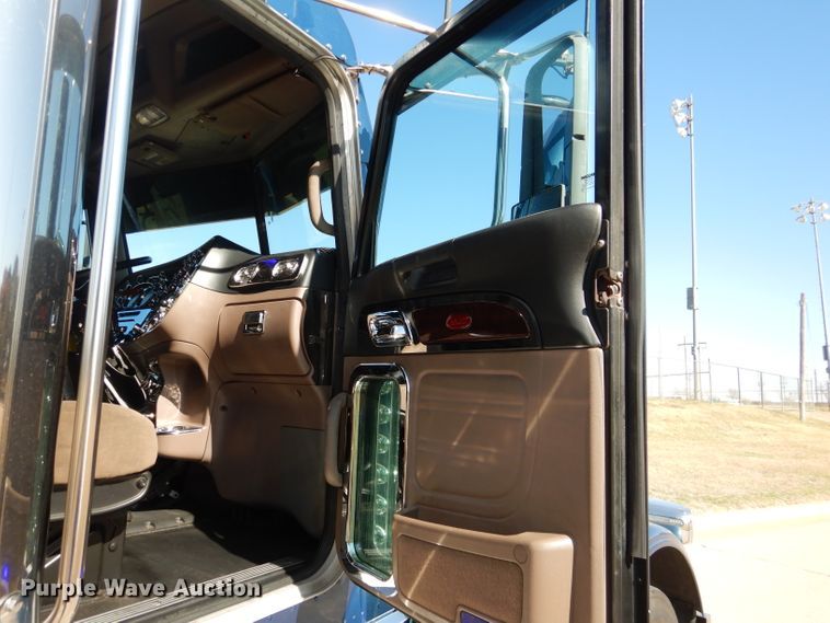 image for item DJ8813 2014 Peterbilt 388  semi truck