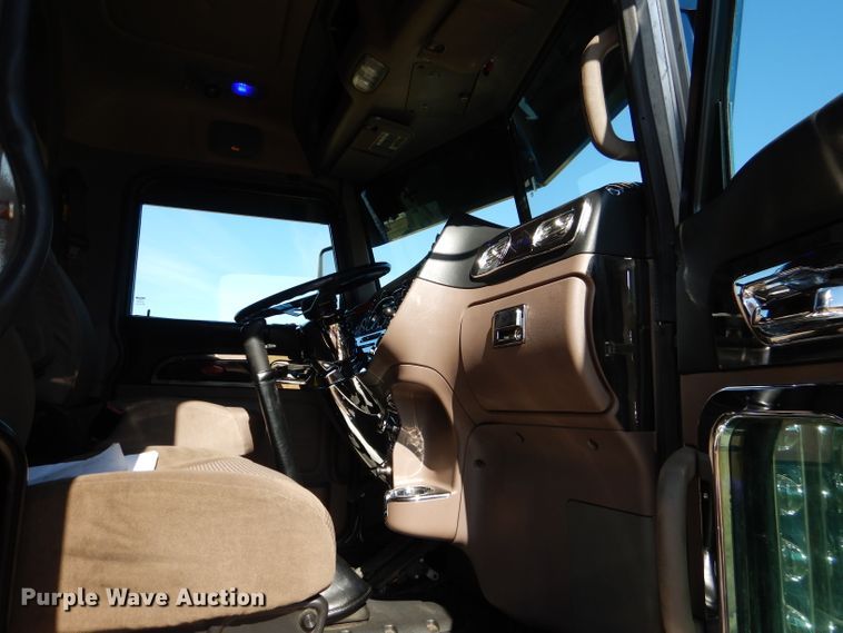 image for item DJ8813 2014 Peterbilt 388  semi truck