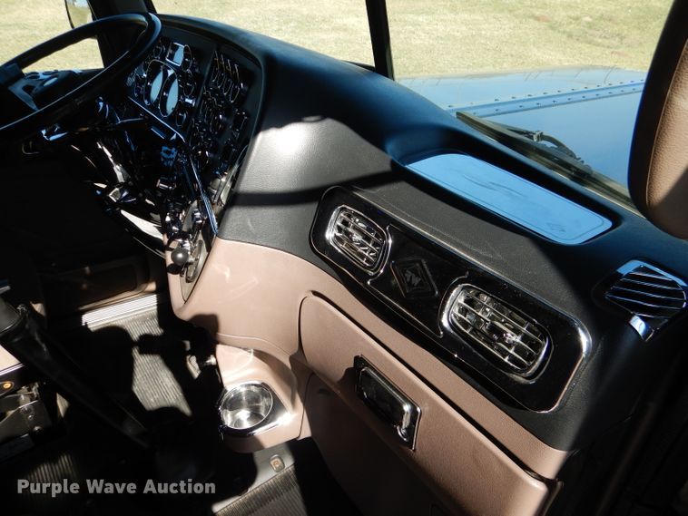 image for item DJ8813 2014 Peterbilt 388  semi truck