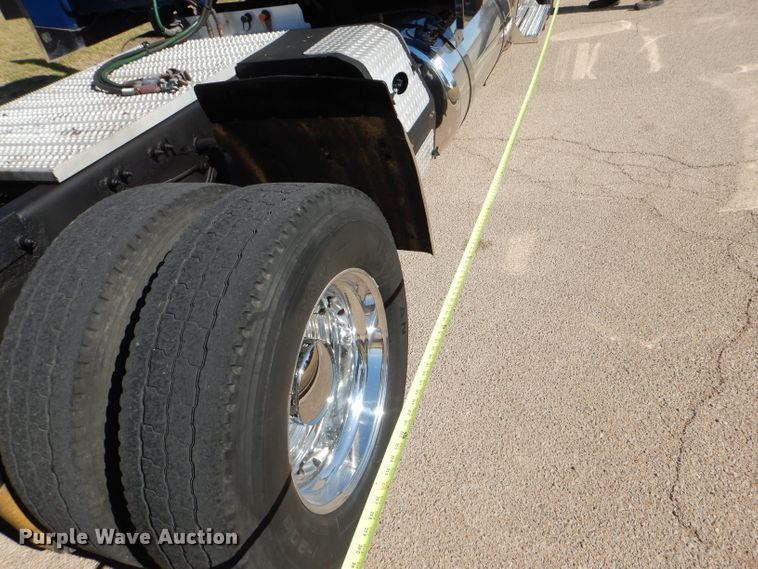 image for item DJ8813 2014 Peterbilt 388  semi truck