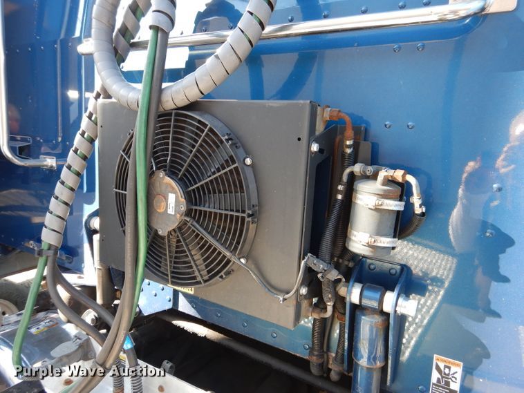 image for item DJ8813 2014 Peterbilt 388  semi truck