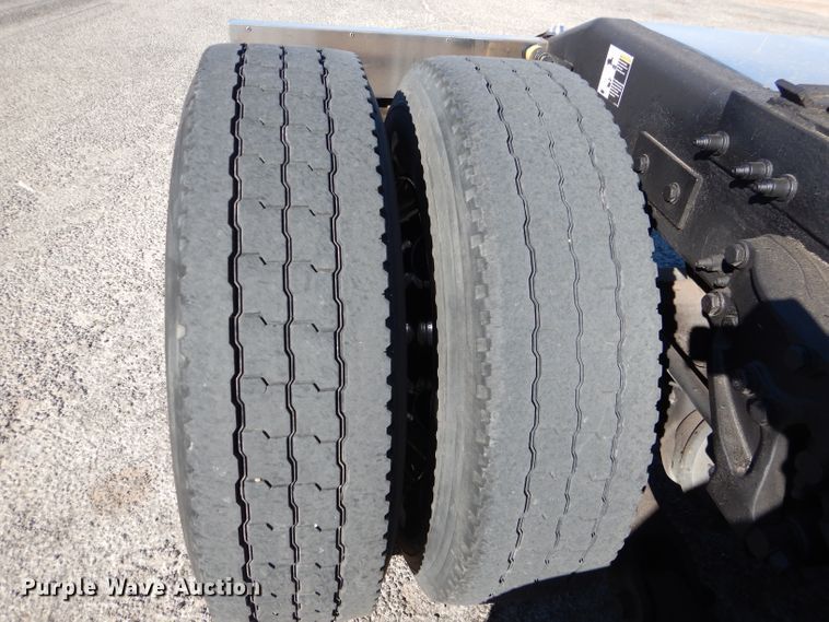 image for item DJ8813 2014 Peterbilt 388  semi truck