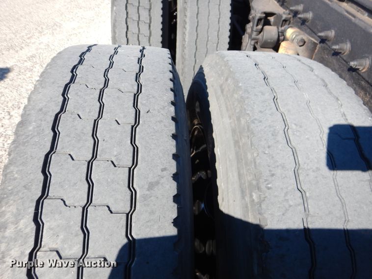 image for item DJ8813 2014 Peterbilt 388  semi truck