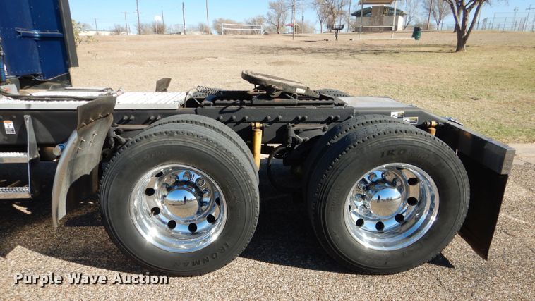 image for item DJ8813 2014 Peterbilt 388  semi truck