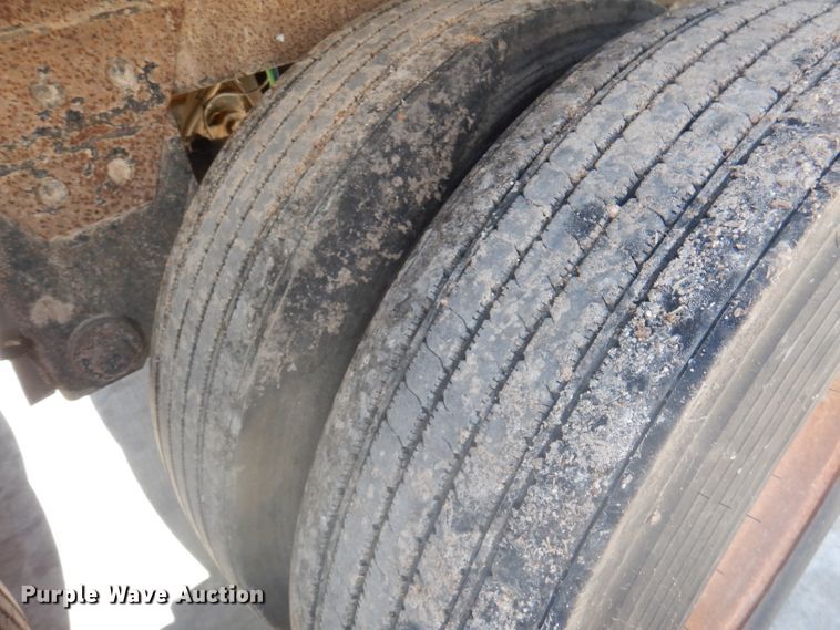 image for item DY9606 2007 Wilson DWH-500 double hopper bottom grain trailer