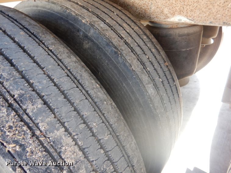 image for item DY9606 2007 Wilson DWH-500 double hopper bottom grain trailer