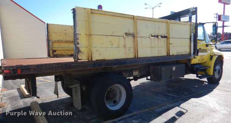 image for item DY9636 2004 International 4300  flatbed truck