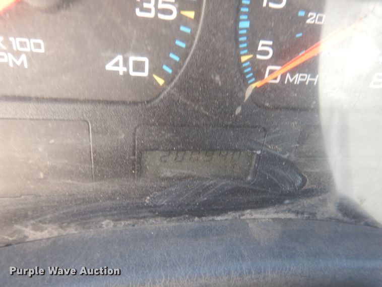 image for item DY9636 2004 International 4300  flatbed truck