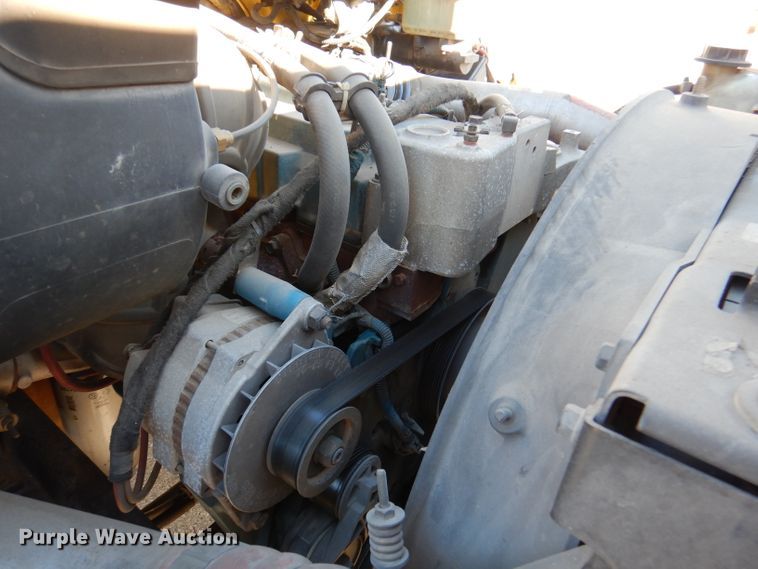 image for item DY9636 2004 International 4300  flatbed truck