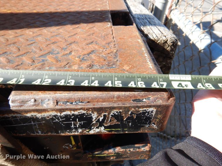 image for item DY9636 2004 International 4300  flatbed truck