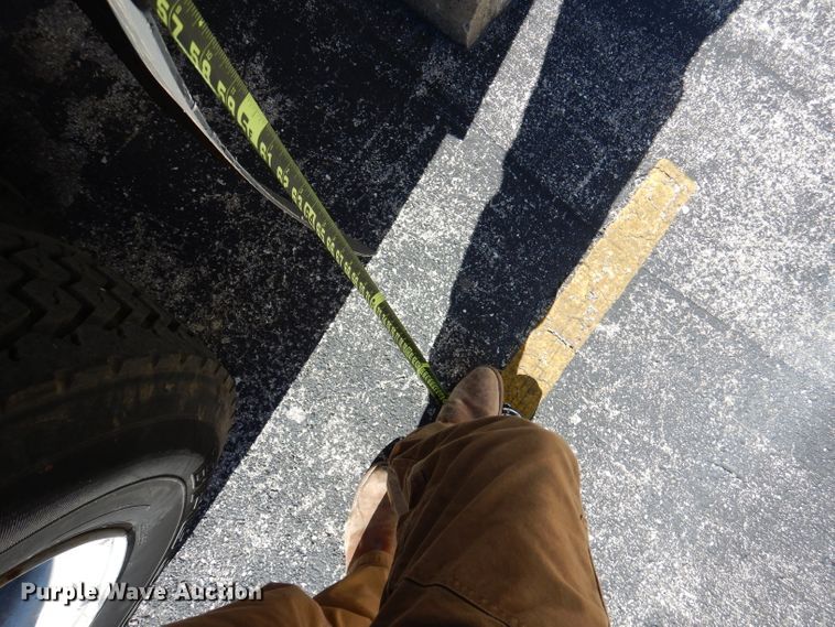 image for item DY9636 2004 International 4300  flatbed truck