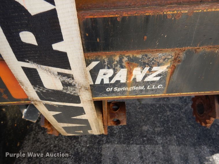 image for item DY9636 2004 International 4300  flatbed truck