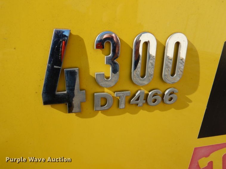 image for item DY9636 2004 International 4300  flatbed truck