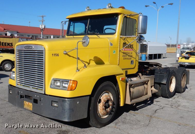 image for item DY9637 2000 Freightliner FLD  semi truck