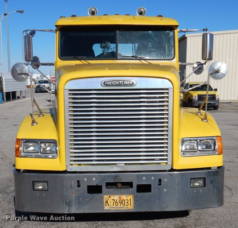 image for item DY9637 2000 Freightliner FLD  semi truck