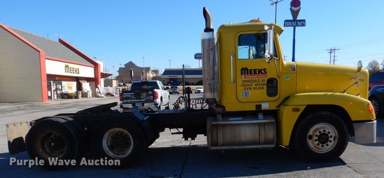 image for item DY9637 2000 Freightliner FLD  semi truck