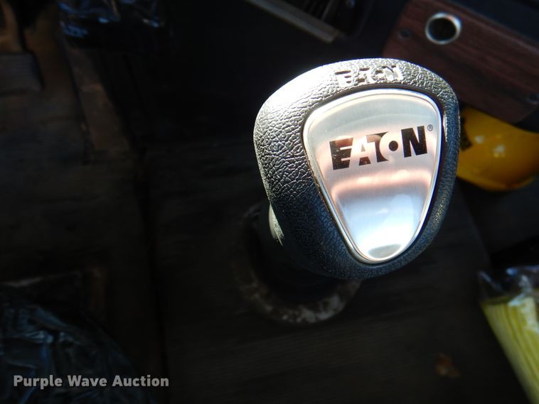 image for item DY9637 2000 Freightliner FLD  semi truck