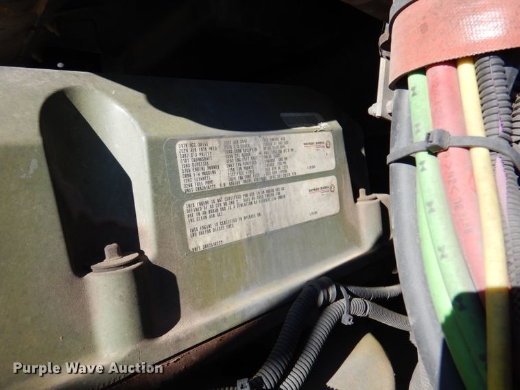 image for item DY9637 2000 Freightliner FLD  semi truck