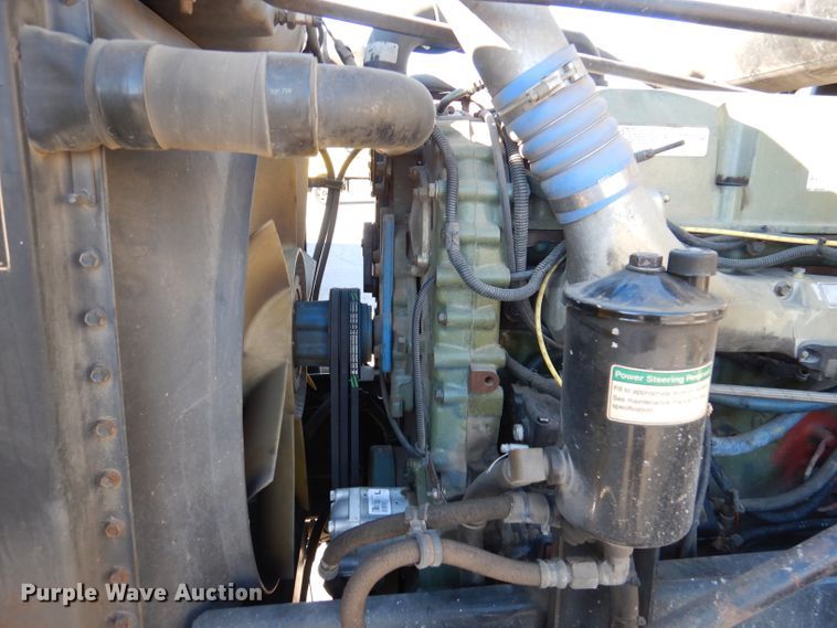 image for item DY9637 2000 Freightliner FLD  semi truck