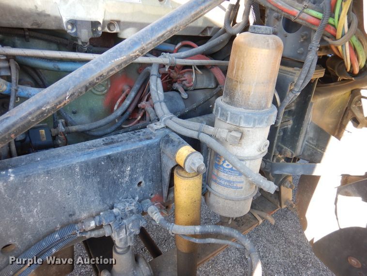 image for item DY9637 2000 Freightliner FLD  semi truck