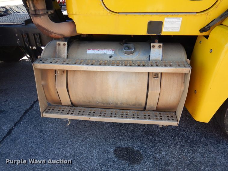 image for item DY9637 2000 Freightliner FLD  semi truck