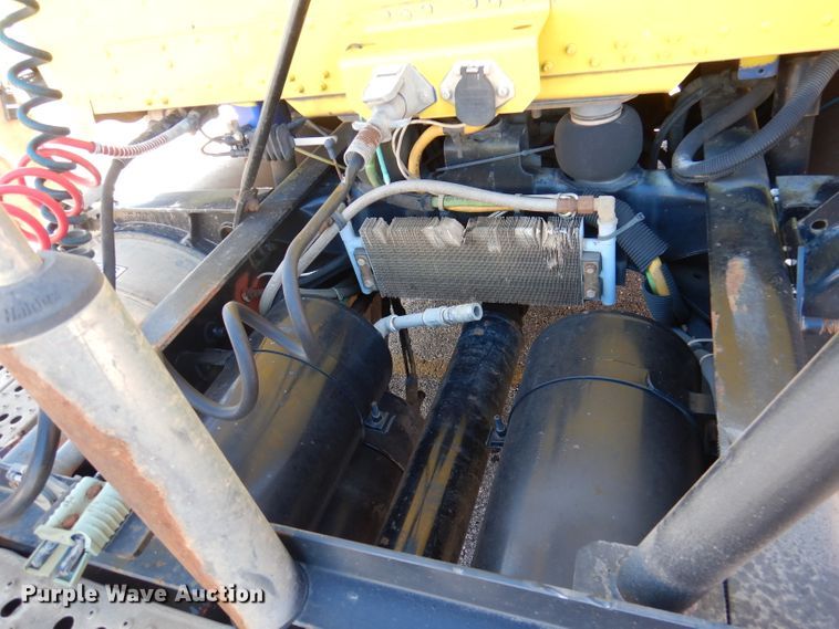 image for item DY9637 2000 Freightliner FLD  semi truck