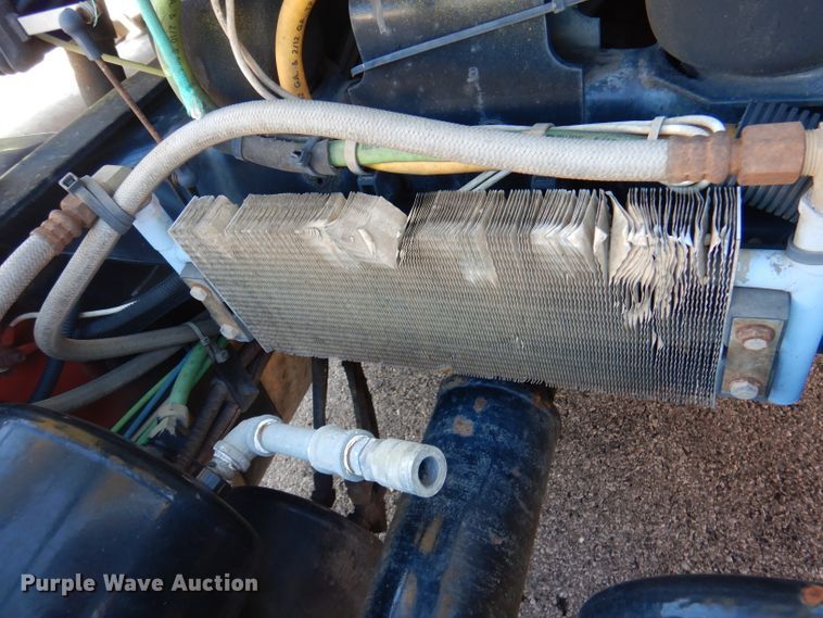 image for item DY9637 2000 Freightliner FLD  semi truck