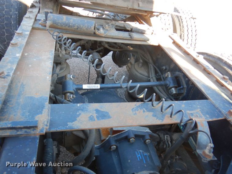 image for item DY9637 2000 Freightliner FLD  semi truck