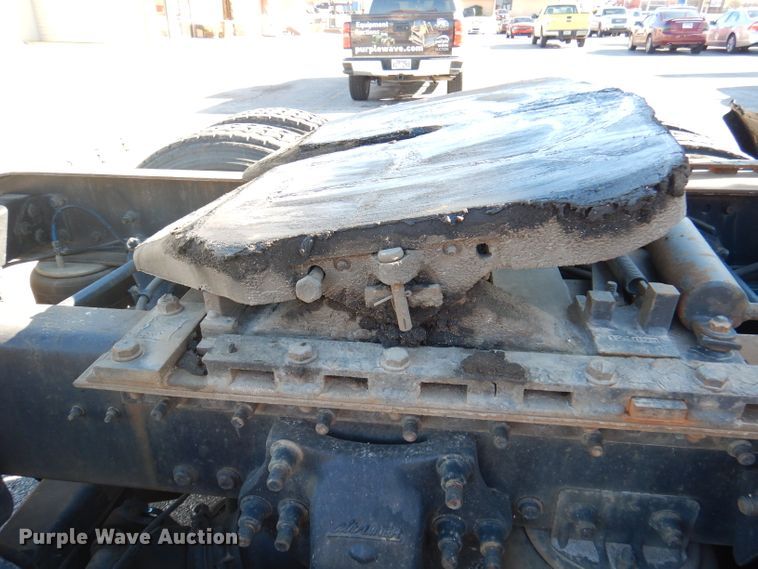 image for item DY9637 2000 Freightliner FLD  semi truck