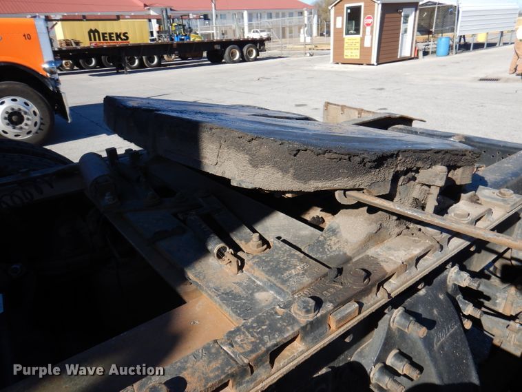 image for item DY9637 2000 Freightliner FLD  semi truck