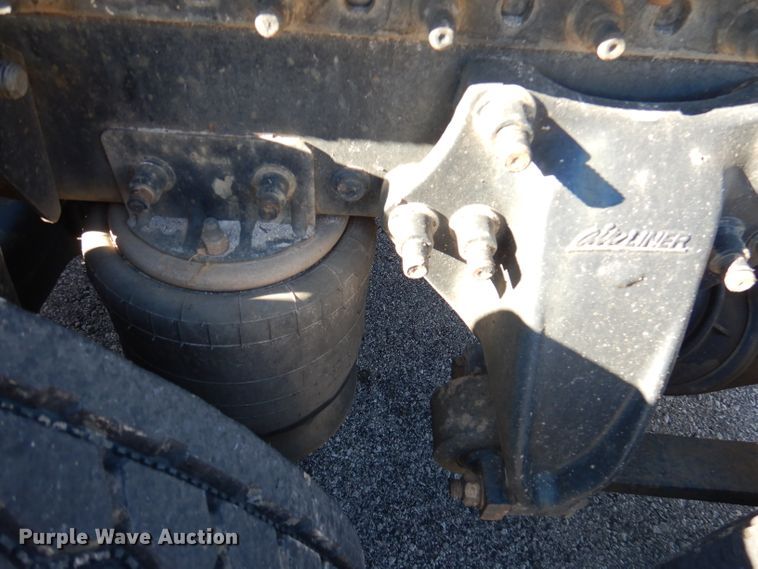 image for item DY9637 2000 Freightliner FLD  semi truck