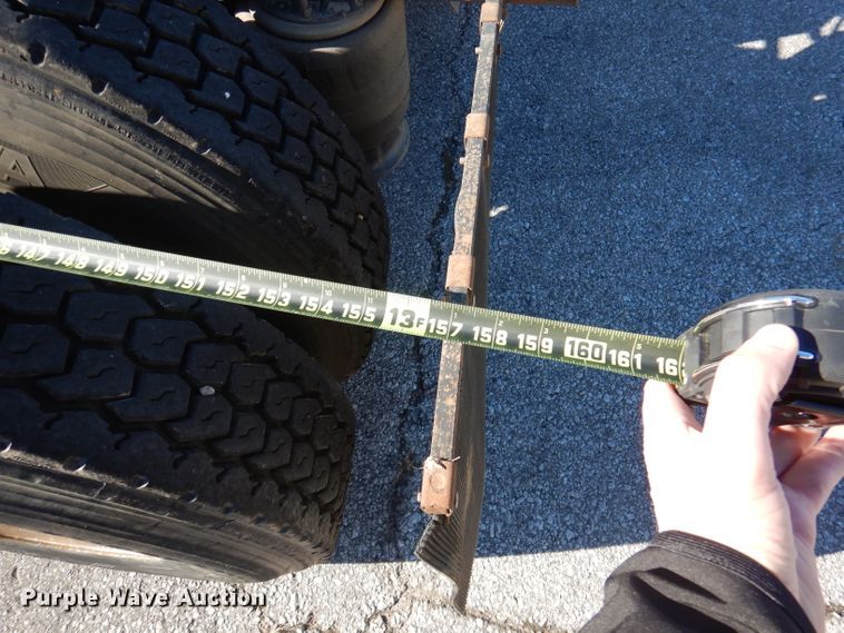 image for item DY9637 2000 Freightliner FLD  semi truck