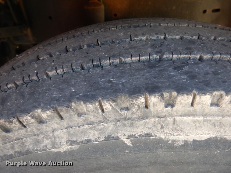 image for item DY9637 2000 Freightliner FLD  semi truck