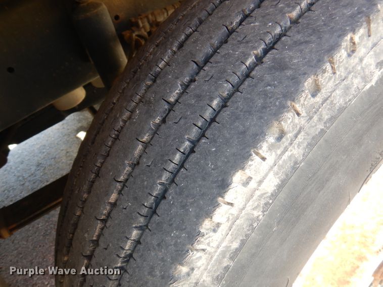 image for item DY9637 2000 Freightliner FLD  semi truck