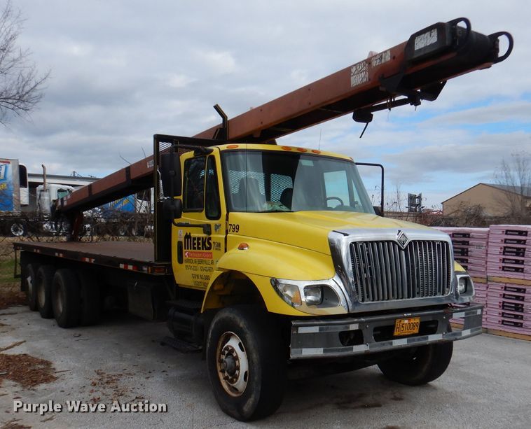 image for item DY9643 2004 International 7500  shingle conveyor truck