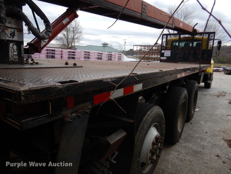 image for item DY9643 2004 International 7500  shingle conveyor truck