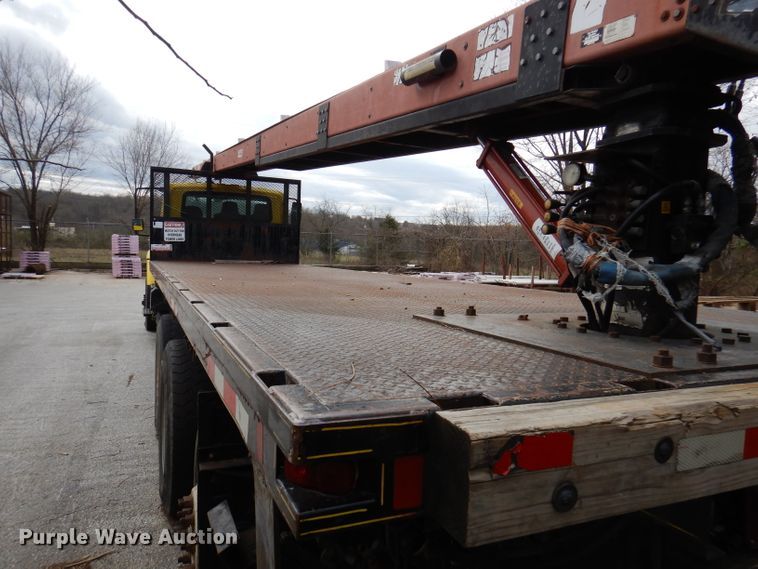 image for item DY9643 2004 International 7500  shingle conveyor truck