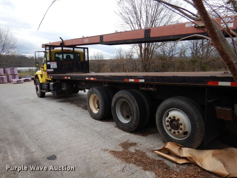image for item DY9643 2004 International 7500  shingle conveyor truck