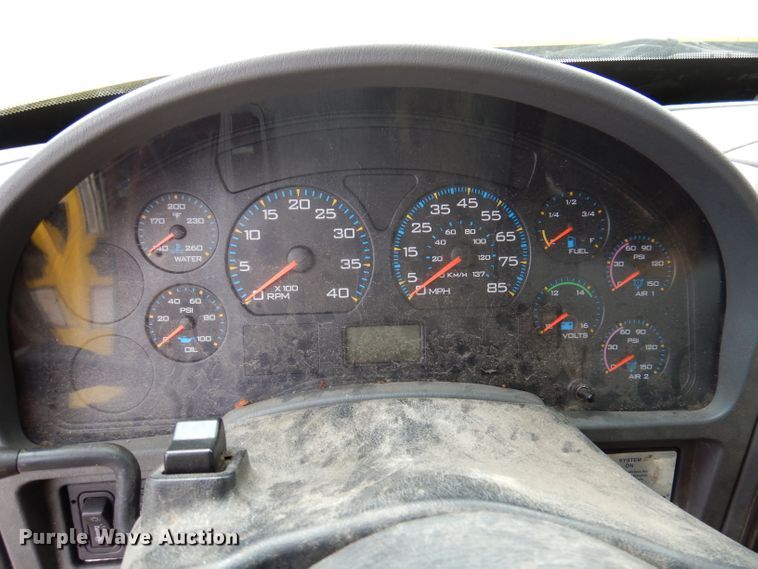 image for item DY9643 2004 International 7500  shingle conveyor truck