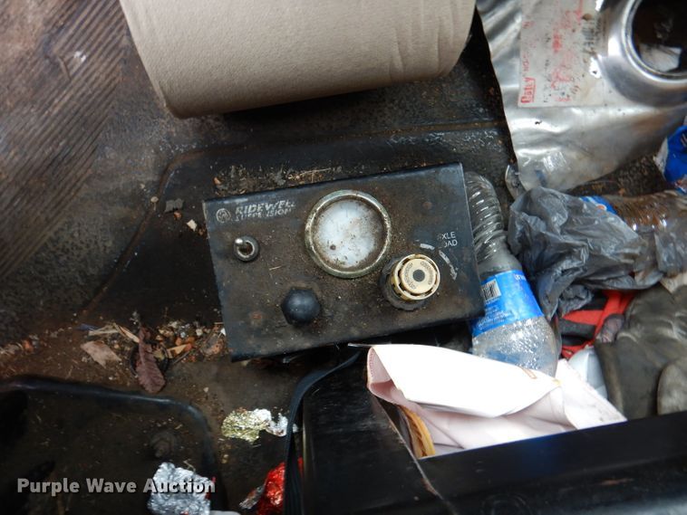 image for item DY9643 2004 International 7500  shingle conveyor truck